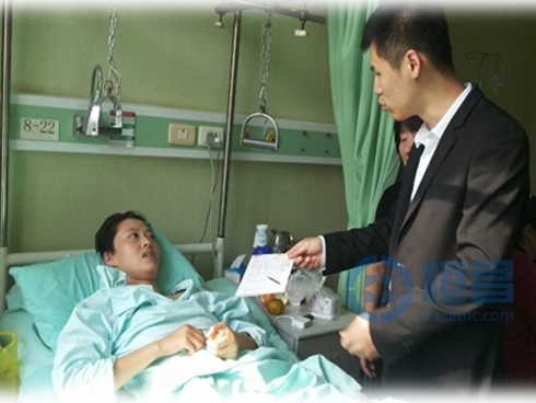 恒昌志愿者协会大连分会探望尹修赫.jpg