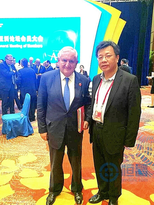 恒昌公司联席总裁刘冰（右）受邀出席博鳌亚洲论坛会员大会