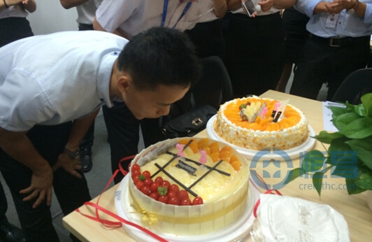 成都分公司为员工举办生日会