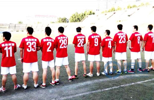 西安分公司“球场展英姿,友谊长久存”