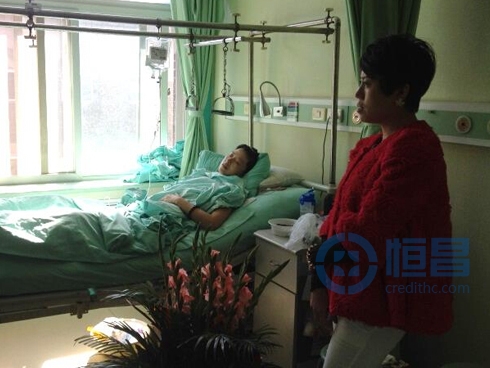 恒昌伙伴与尹修赫携手共度难关.jpg
