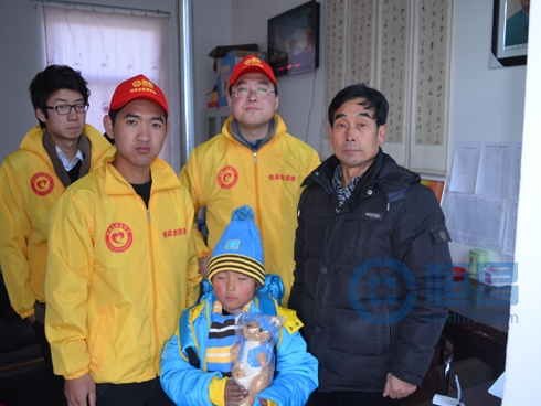 庆阳分公司为孤儿送温暖活动.jpg