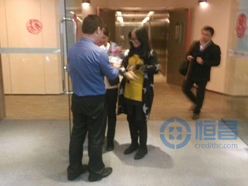 “鲜花赠佳人 节日送祝福” 广州分公司三八妇女节活动