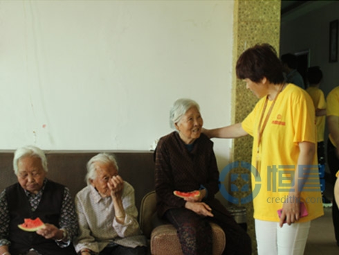 威海第二分公司走进上庄敬老院