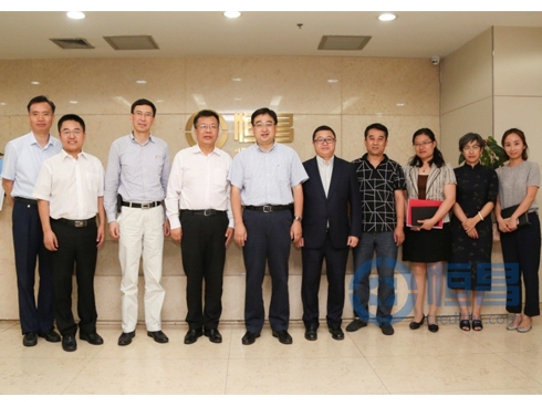 恒昌公司创始人兼CEO秦洪涛、恒昌高管团队与顺义区区委常委、常务副区长霍光峰、顺义区金融办主任周继武等参会领导合影