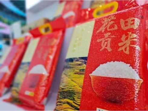 从淄博烧烤到花田贡米 美食IP成地区“出圈”利器